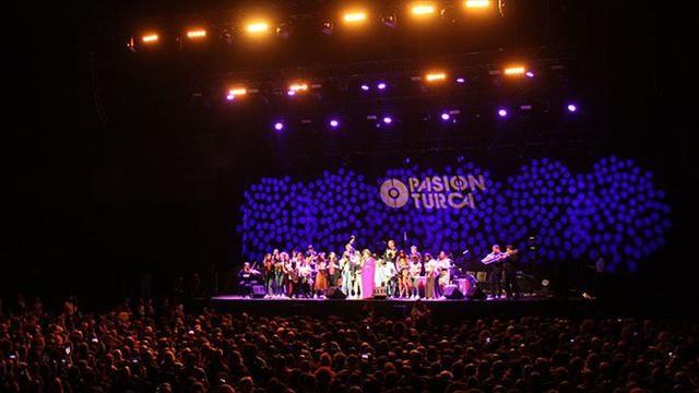 ABD'li müzik grubu Pink Martini, İstanbul'de konser verdi