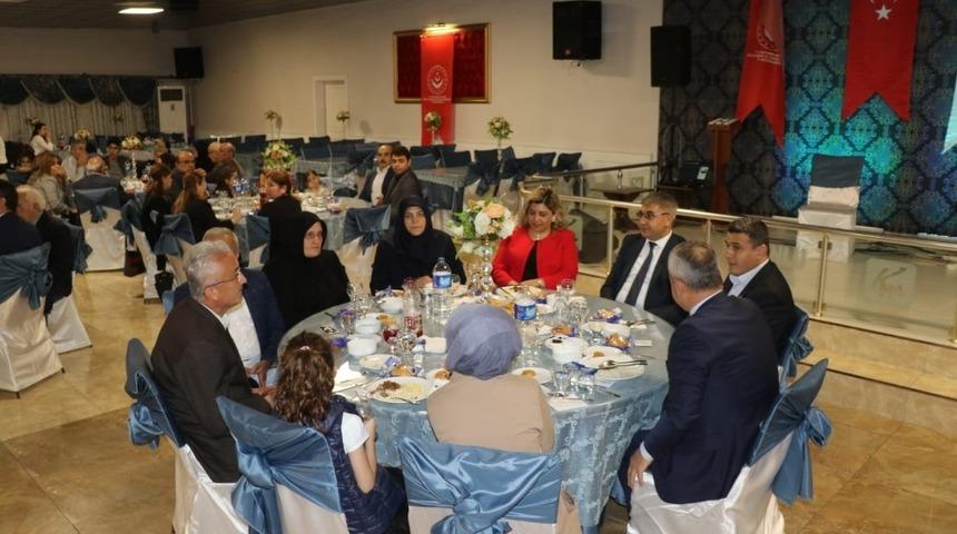 Vali Gürel, şehit aileleri ve gazilerle iftar yemeğinde bir araya geldi