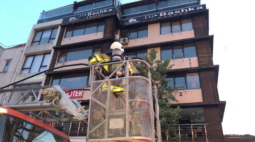 Bursa'da iş merkezinde patlama! Kundaklama ş&uuml;phesi