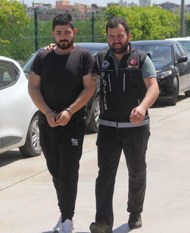 Uyuşturucu sattığı iddiasıyla g&ouml;zaltına alınan ş&uuml;pheli: "M&uuml;zisyenim, saksafon &ccedil;alıyorum" 1