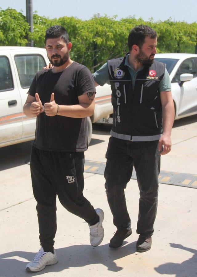 Uyuşturucu sattığı iddiasıyla g&ouml;zaltına alınan ş&uuml;pheli: "M&uuml;zisyenim, saksafon &ccedil;alıyorum" 2