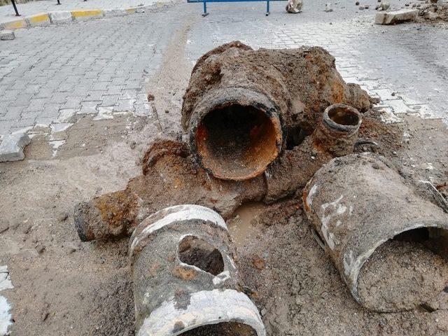 Lale Caddesi’nde içme suyu hattı yenilendi