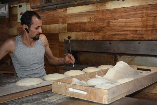 Ege'nin ramazan hediyesi dolmalık ekmek, raflarda yerini aldı