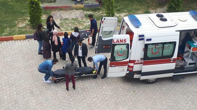 Öğrencilere ambulans eğitimi verildi