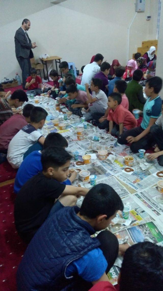 Pozantı’da çocuklar iftarda buluşuyor