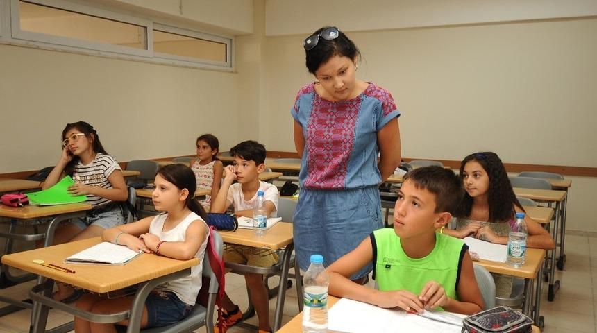 D&uuml;nya gen&ccedil;leri Karşıyakalı &ouml;ğrencilerle buluşacak