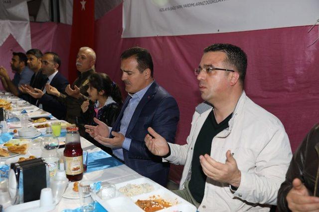 Vali Akbıyık, vatandaşlarla iftar açtı