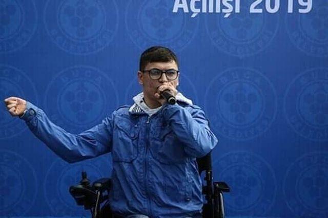 Engelli rap&ccedil;iden taraftarı olduğu takıma marş 3