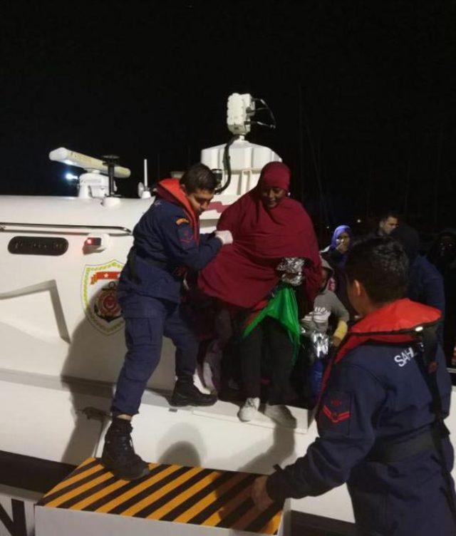 Selçuk ve Çeşme açıklarında 80 kaçak göçmen yakalandı