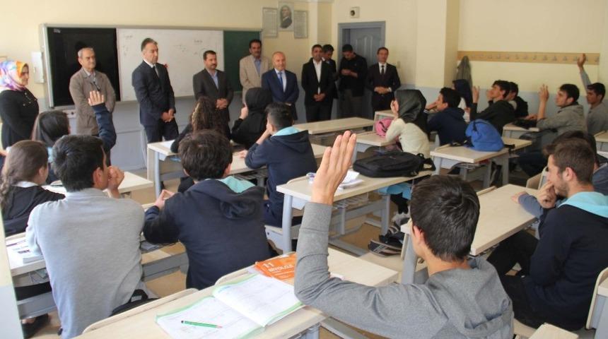 Vali &Ccedil;ağatay&rsquo;dan okul ziyaretleri