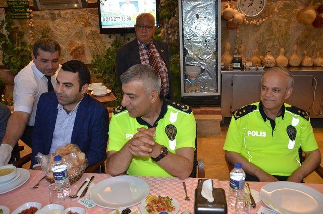 Akseki’de  bölge trafik polisleri iftarda buluştu