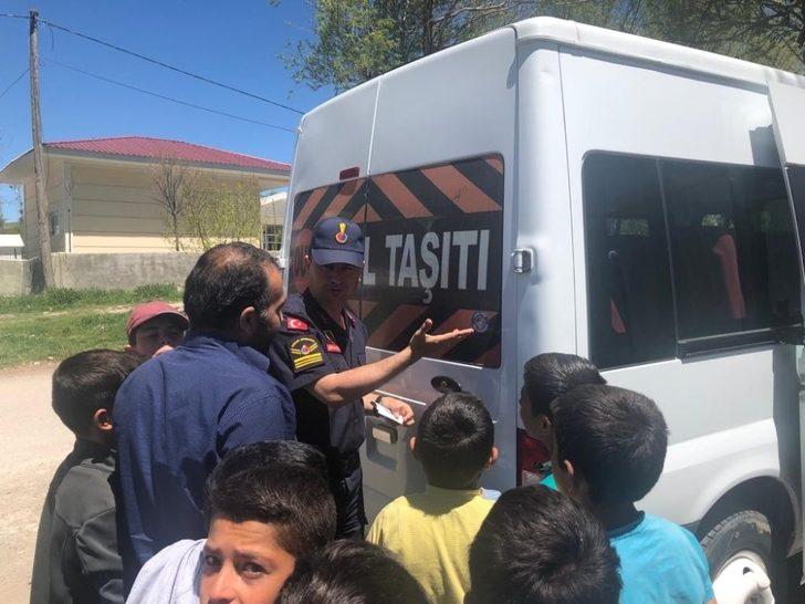 Jandarma ekiplerinden servis araçları denetimi G2