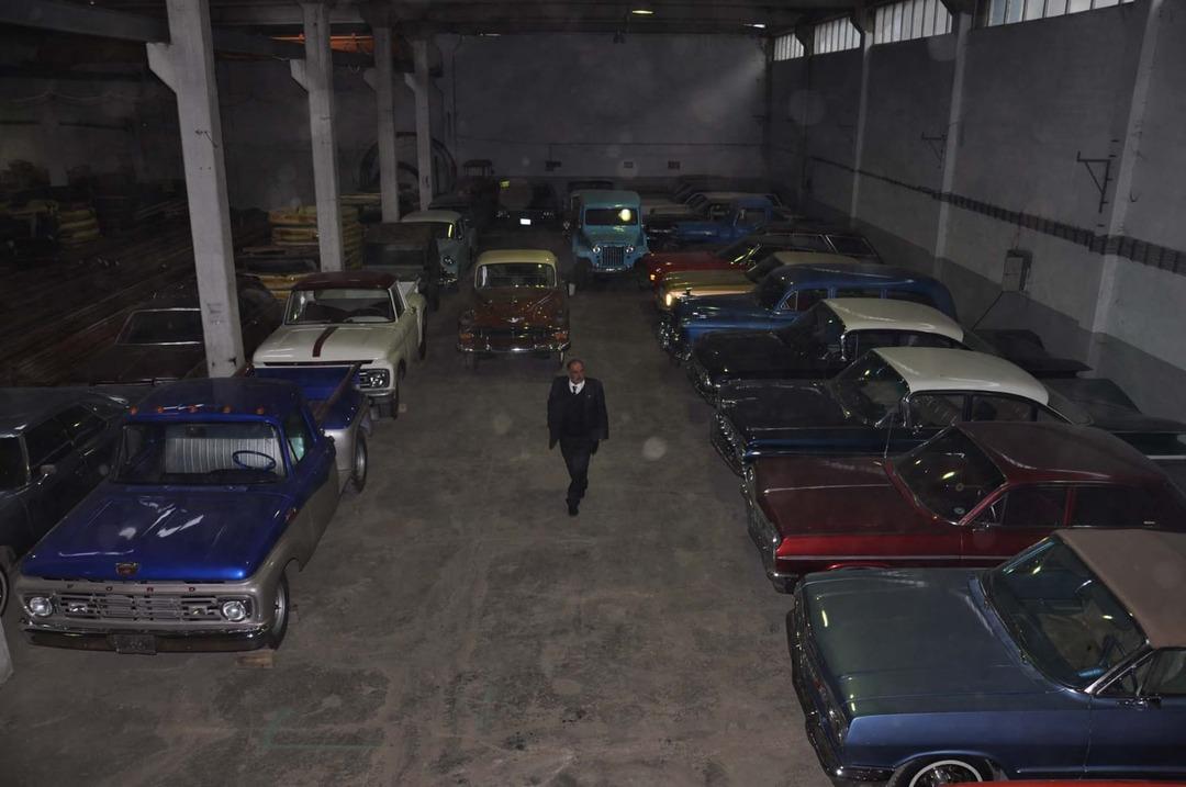 Klasik otomobillerini satışa &ccedil;ıkardı