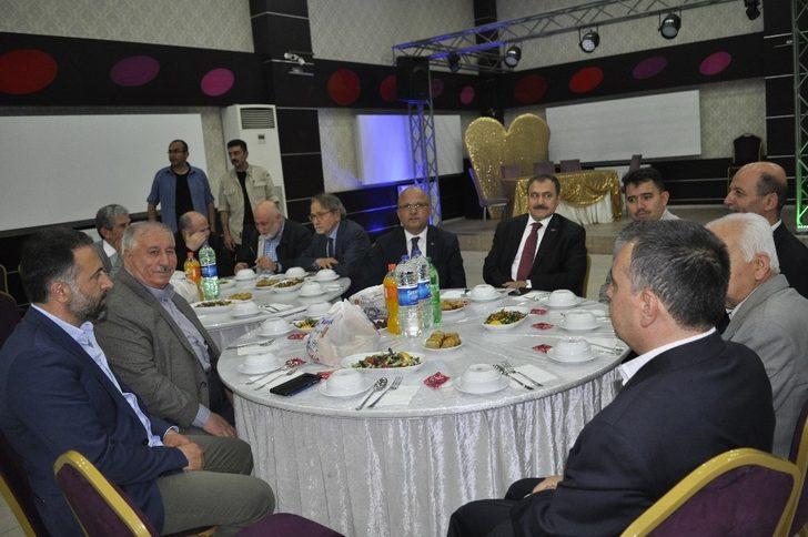 Veysel Eroğlu Şuhut Vakfı’nın iftarına katıldı G5