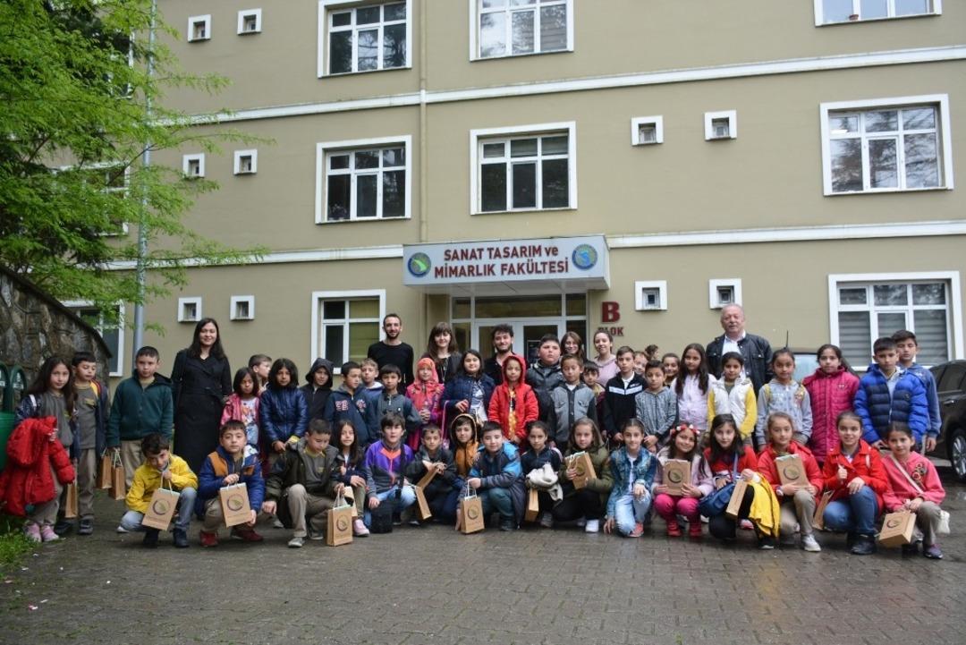 Minik &ouml;ğrenciler &uuml;niversiteyi ziyaret etti