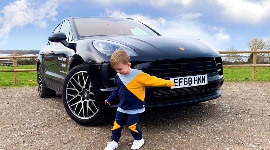 Bu çocuğu görenler şokta! Arabası bile var