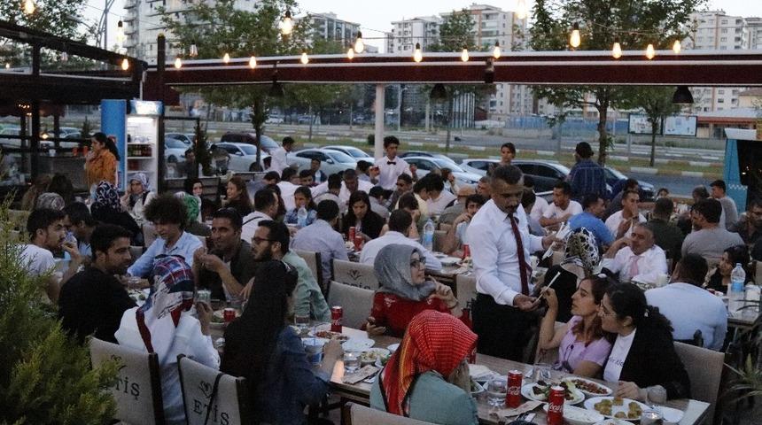 DTSO y&ouml;netimi engelli vatandaşlarla iftar sofrasında buluştu
