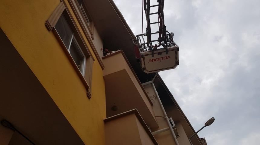 Babasına kızdı evi yaktı