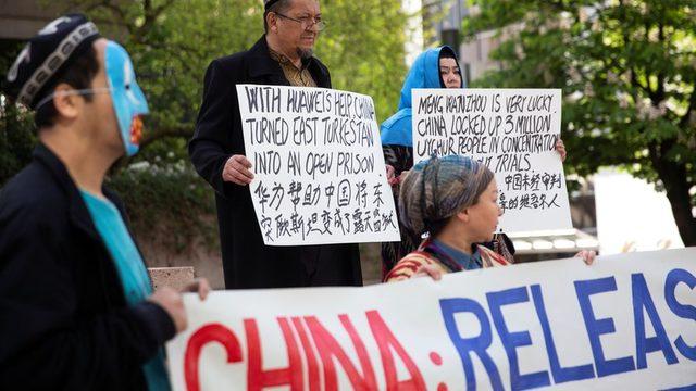 Şincan'da Çin tarafından izlenen güvenlik politikası Batılı ülkelerdeki Uygurlar tarafından sık sık protesto ediliyor