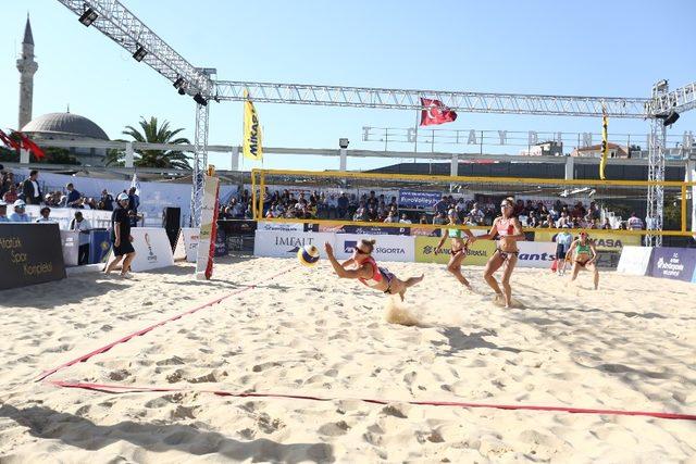 Başkan Çerçioğlu, plaj voleybolu heyecanına ortak oldu