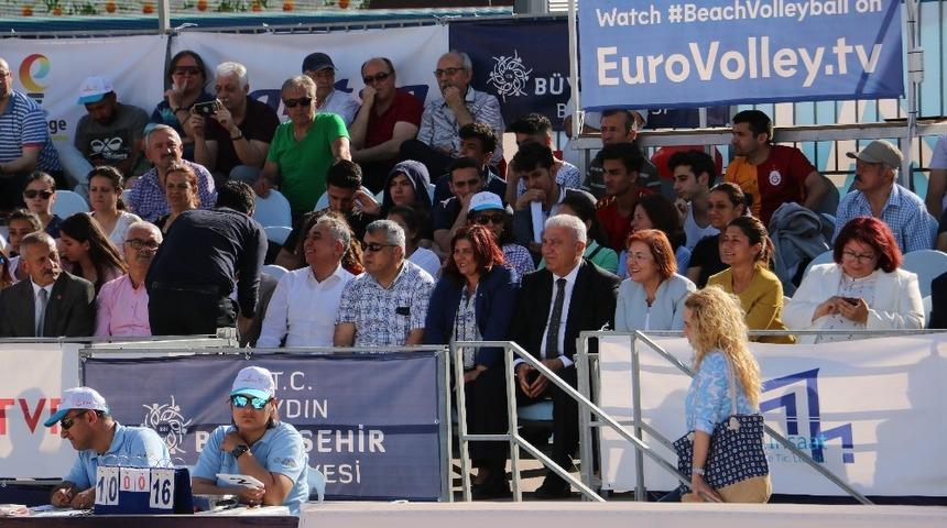 Başkan Çerçioğlu, plaj voleybolu heyecanına ortak oldu