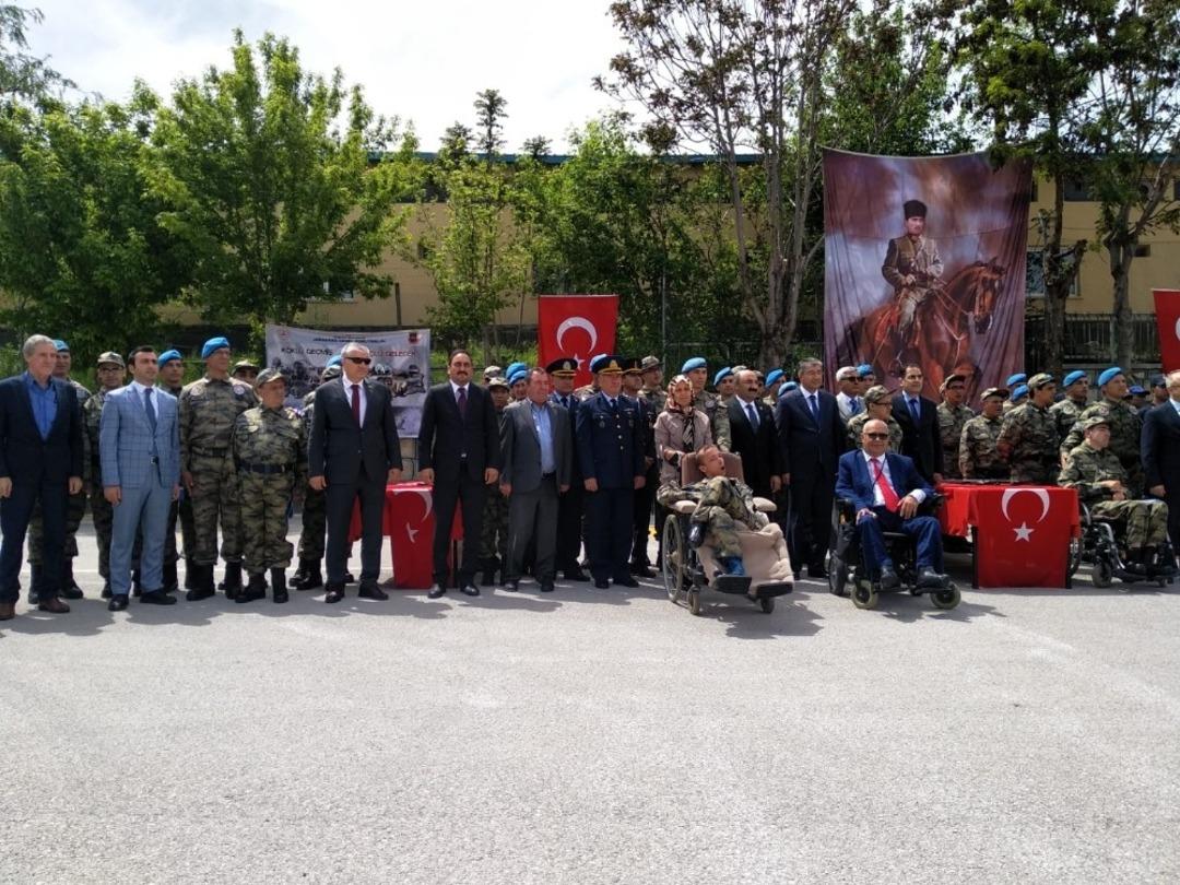 &Ccedil;akı gibi asker oldular