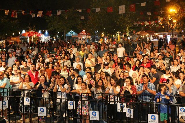 Ramazan etkinliklerinde gençler sahnedeydi