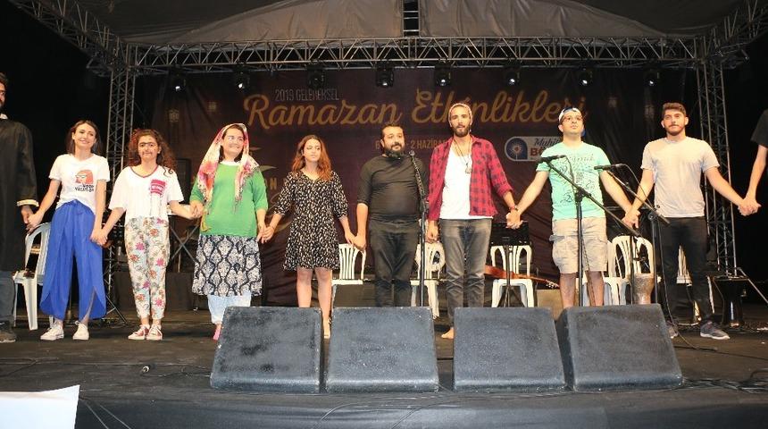 Ramazan etkinliklerinde gen&ccedil;ler sahnedeydi