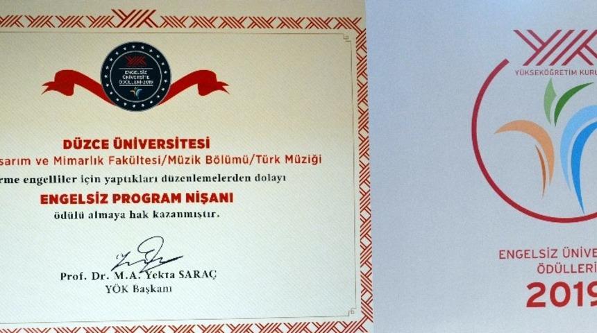 Düzce Üniversitesine “Engelsiz Program Nişanı”