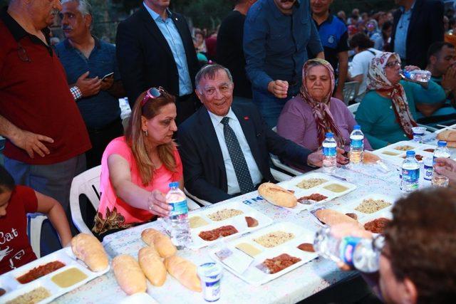 Seyhan Belediyesi iftar sofrasında bin 500 kişiyi ağırladı