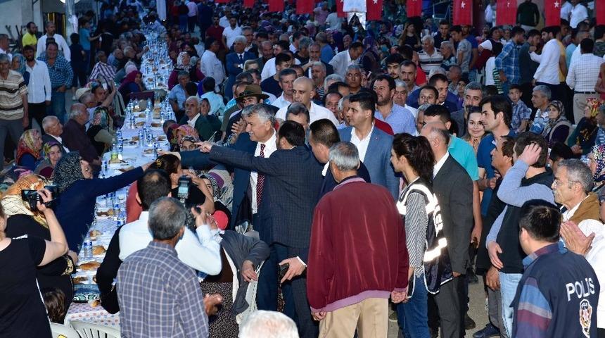 Aladağ&rsquo;da 3 bin kişiye iftar