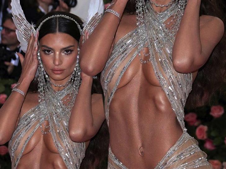 K&uuml;rtaj yasağına tepki! Emily Ratajkowski soyunarak protesto etti