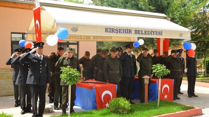 Engelli 15 kişi bir g&uuml;nl&uuml;ğ&uuml;ne asker oldu