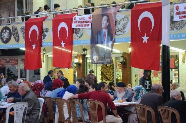 Şehit asker arkadaşları için iftar yemeği verdiler