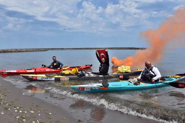 İstanbul dan kano ile yola &ccedil;ıktılar, 20 g&uuml;nde Samsun a ulaştılar 1