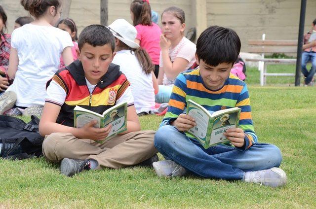 Sarıkaya’da bin öğrenci kitap okudu