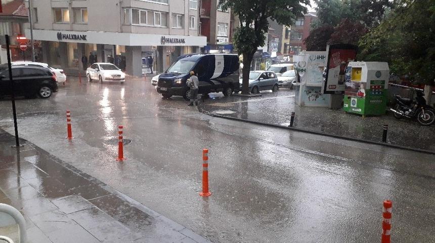 Bastıran sağanak yağış Bilecik&rsquo;i fel&ccedil; etti