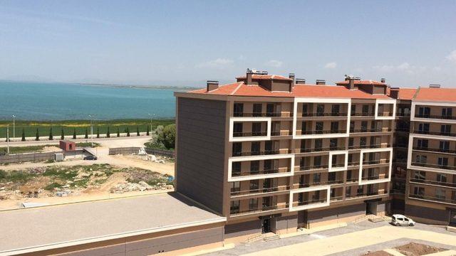 Beyşehir Belediyesi, göl manzaralı 10 lüks konutunu satışa çıkardı