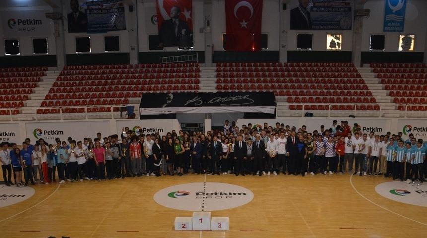 Aliağa&rsquo;da 19 Mayıs &ouml;d&uuml;lleri sahiplerini buldu