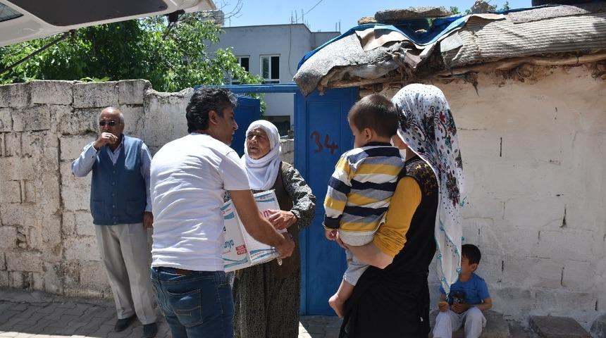 AKYAD bin 300 aileye Ramazan kumanyası dağıttı