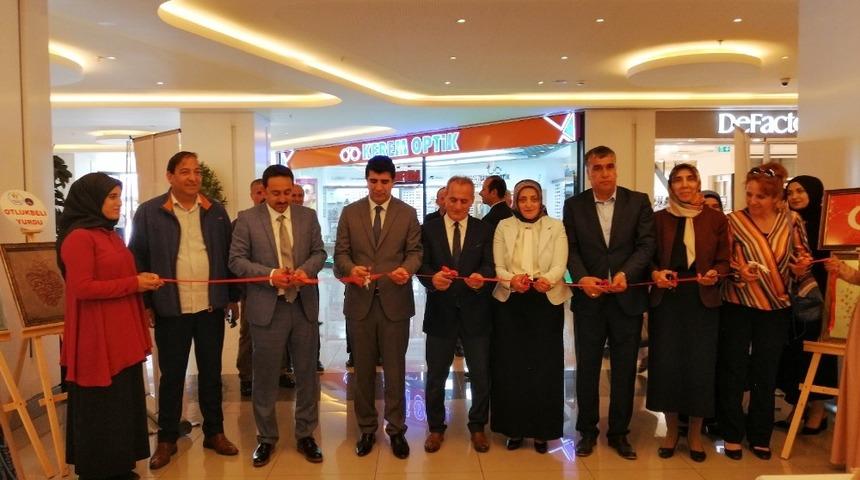 Gen&ccedil;lik Haftası El sanatları sergisi a&ccedil;ıldı