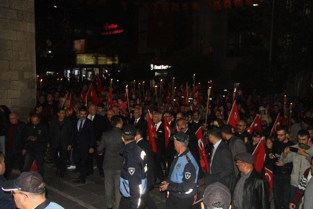 Isparta Belediyesi’nden 19 Mayıs Fener Alayı ve Başkal Konseri