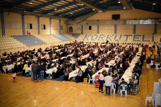 -Başkan İşlek, iftar yemeğinde engelli vatandaşlarla bir araya geldi