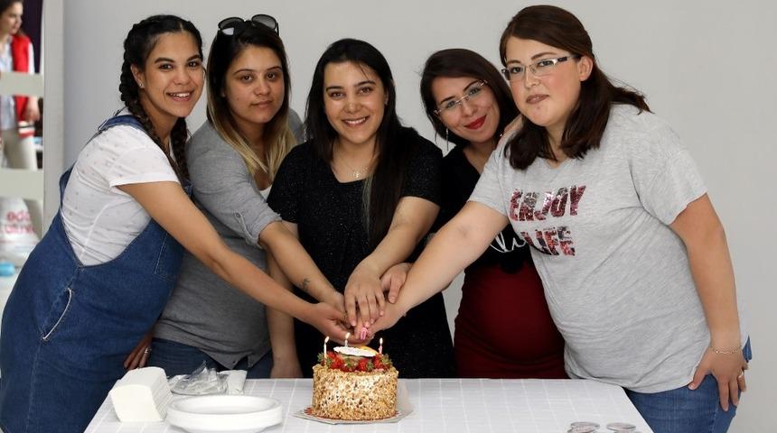 Anne adayları gebe okulundan mezun oldu