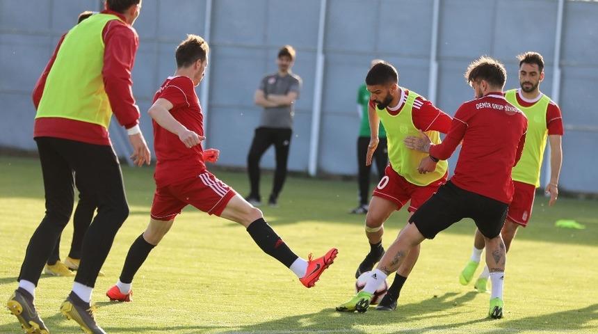 Yiğido basına kapalı &ccedil;alıştı