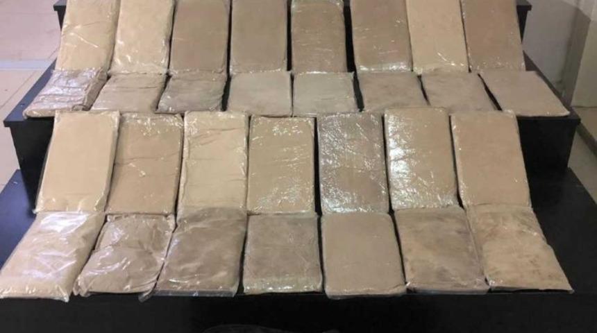 Y&uuml;ksekova&rsquo;da 16 kilo eroin ele ge&ccedil;irildi