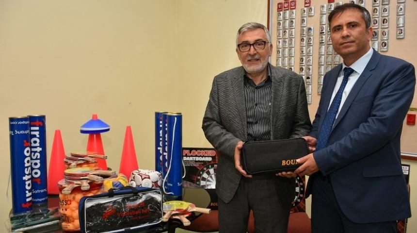 Başkan Bozkurt&rsquo;tan gen&ccedil;lere anlamlı destek