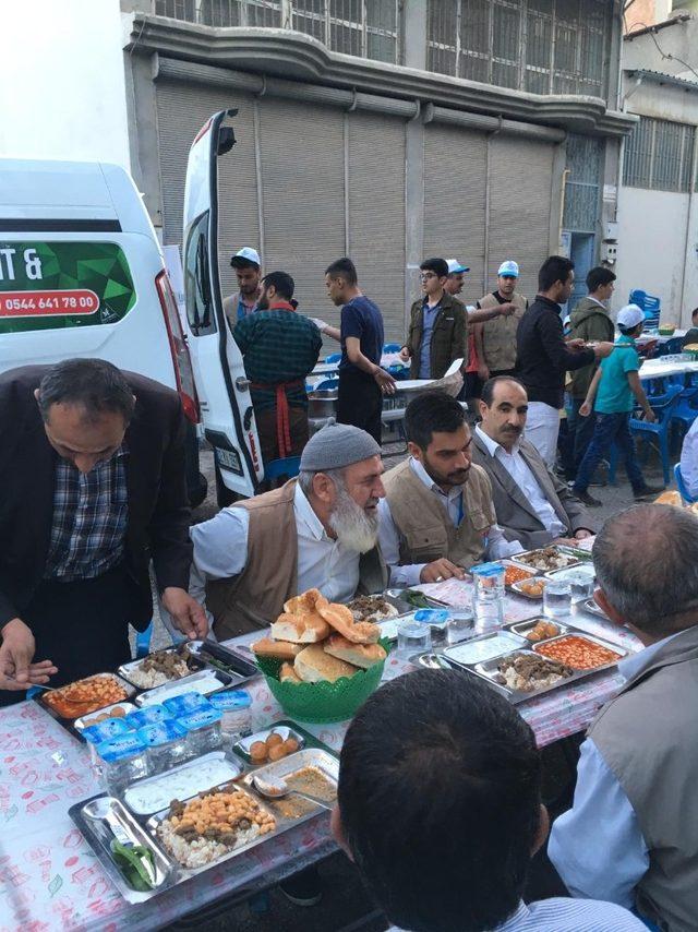 Beşir Derneği’nden 500 kişilik iftar yemeği