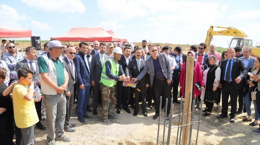 T&uuml;rkiye&rsquo;nin en modern Hayvan Kasabası i&ccedil;in temel atma t&ouml;reni d&uuml;zenlendi