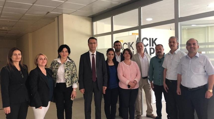 Menemen&rsquo;in A&ccedil;ık Kapı B&uuml;rosu hizmete a&ccedil;ıldı